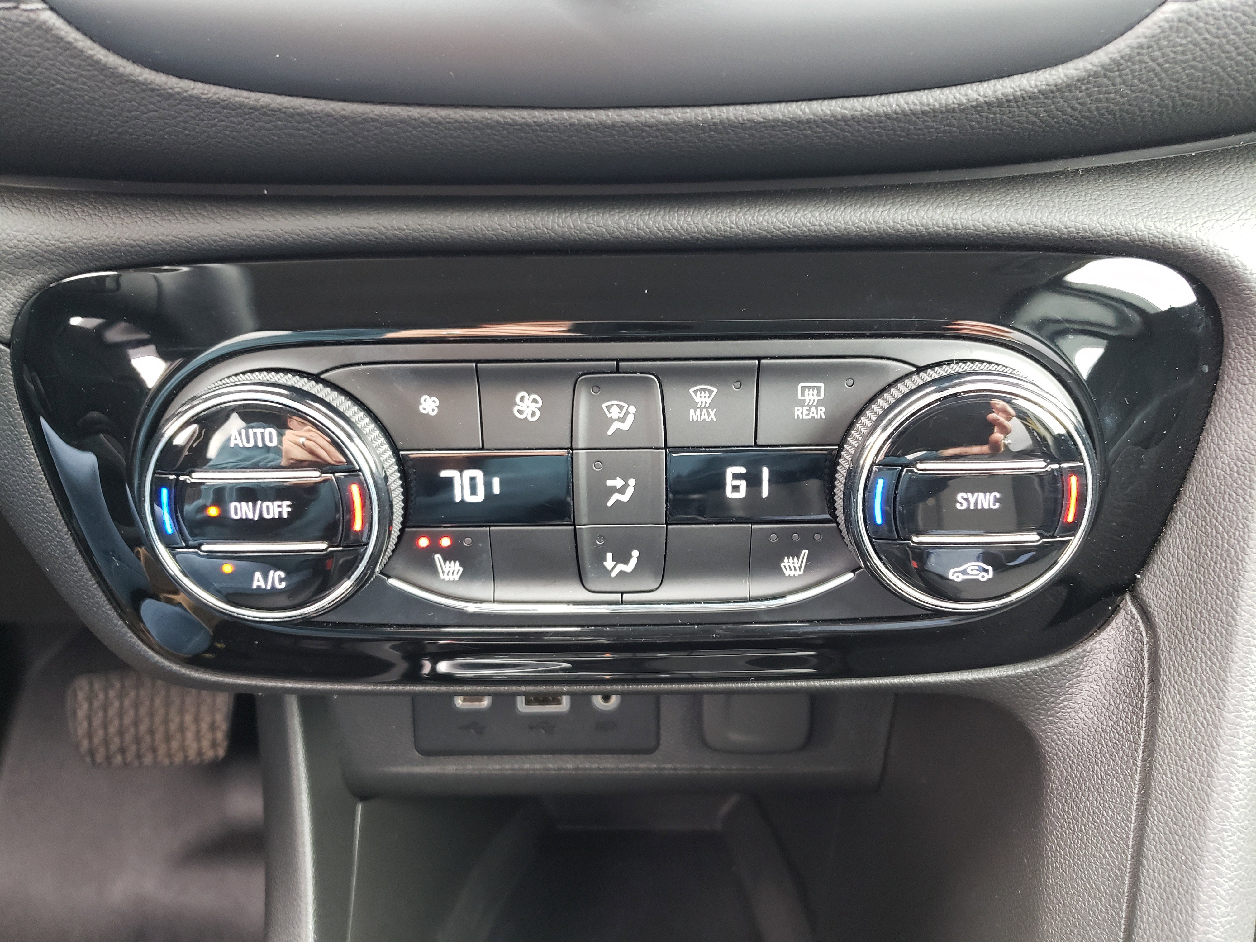 Used 2022 Buick Encore GX Select w/ Sport Touring Package image 23