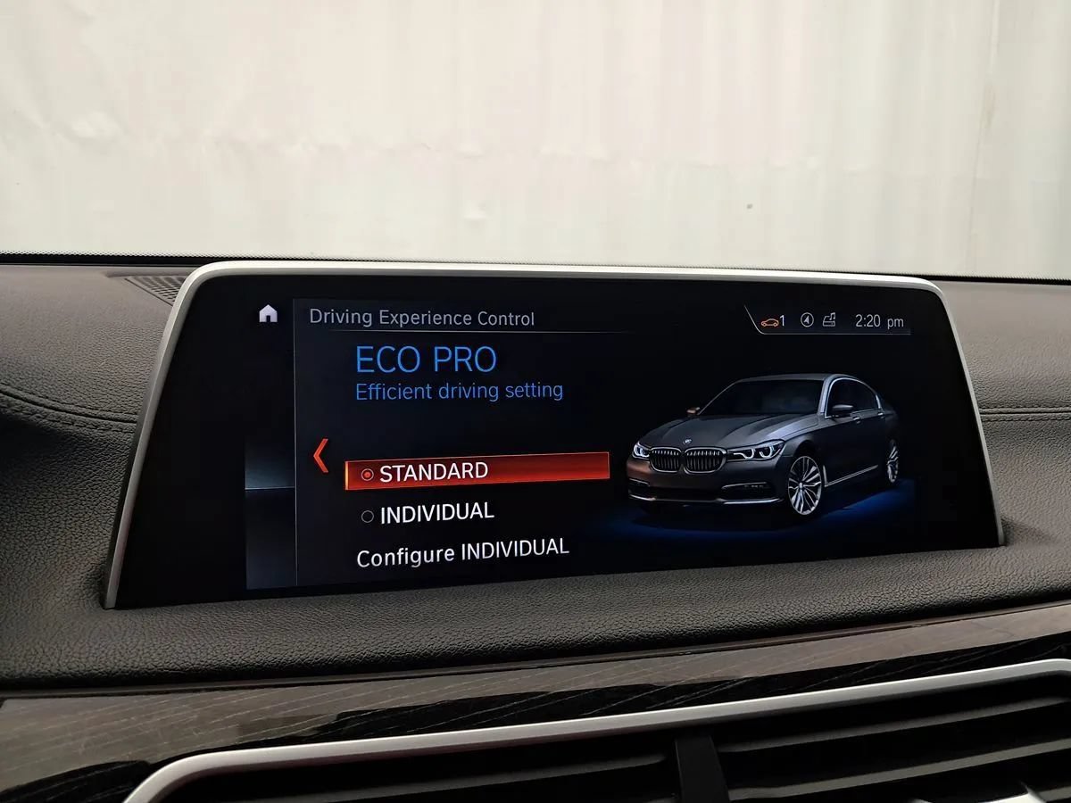 Used 2019 BMW 750i xDrive w/ M Sport Package AWD/4WD image 32