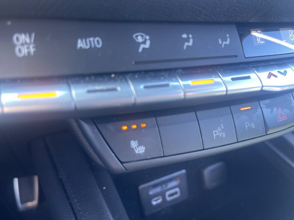 Used 2020 Cadillac XT4 Sport w/ Sun And Sound Package AWD/4WD image 23