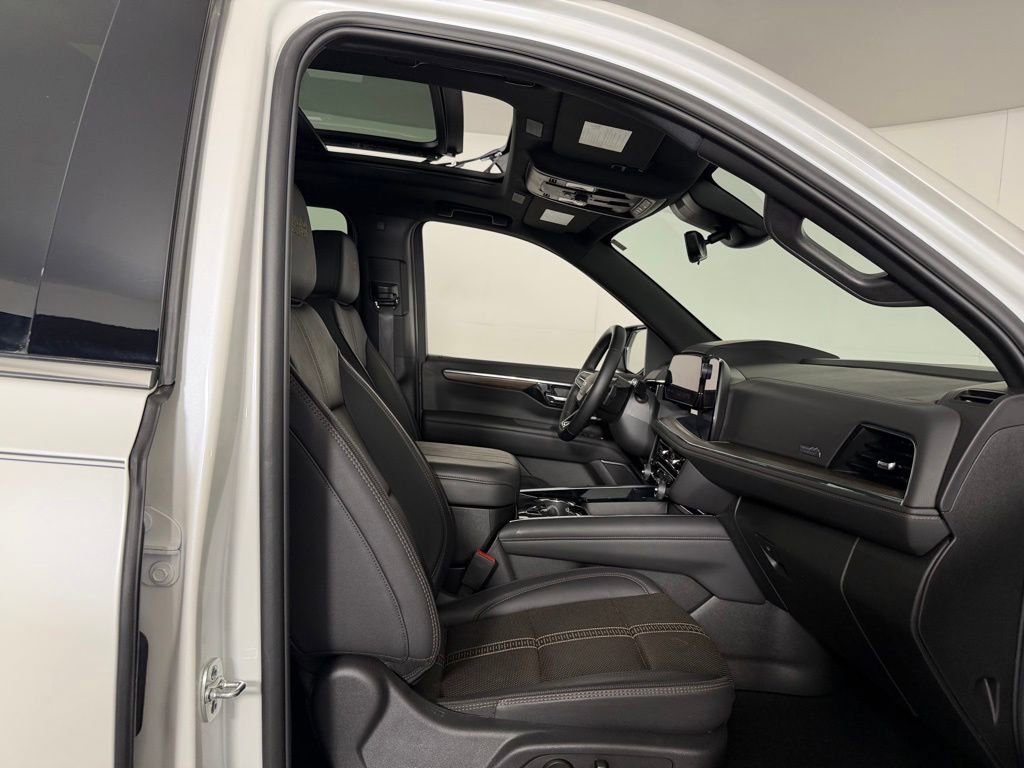 Used 2025 Chevrolet Suburban High Country w/ Sun And Tow Package AWD/4WD image 29