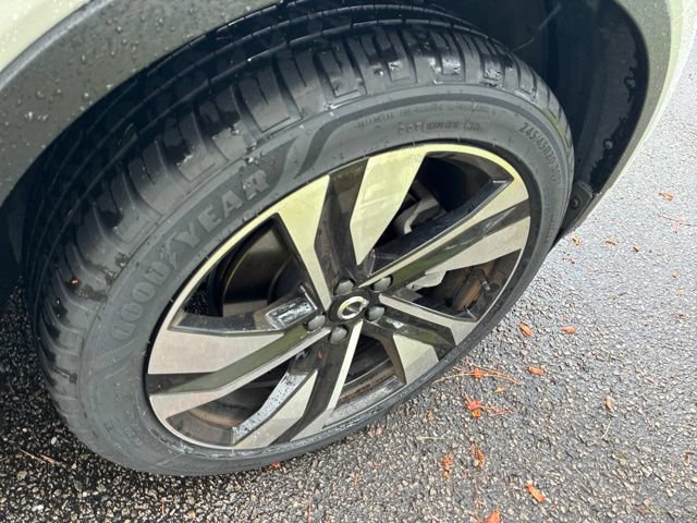 Used 2023 Volvo XC40 B5 Plus w/ Protection Package Premier AWD/4WD image 16