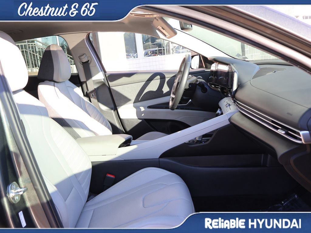 Certified 2024 Hyundai Elantra Limited FWD image 9