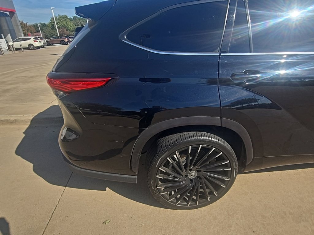 Used 2022 Toyota Highlander L FWD image 14