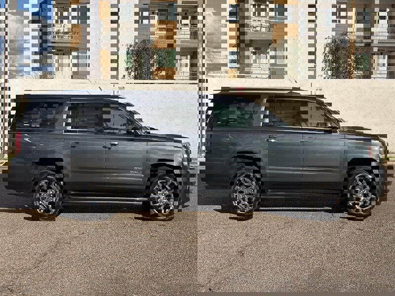 Used 2019 GMC Yukon XL Denali image 3