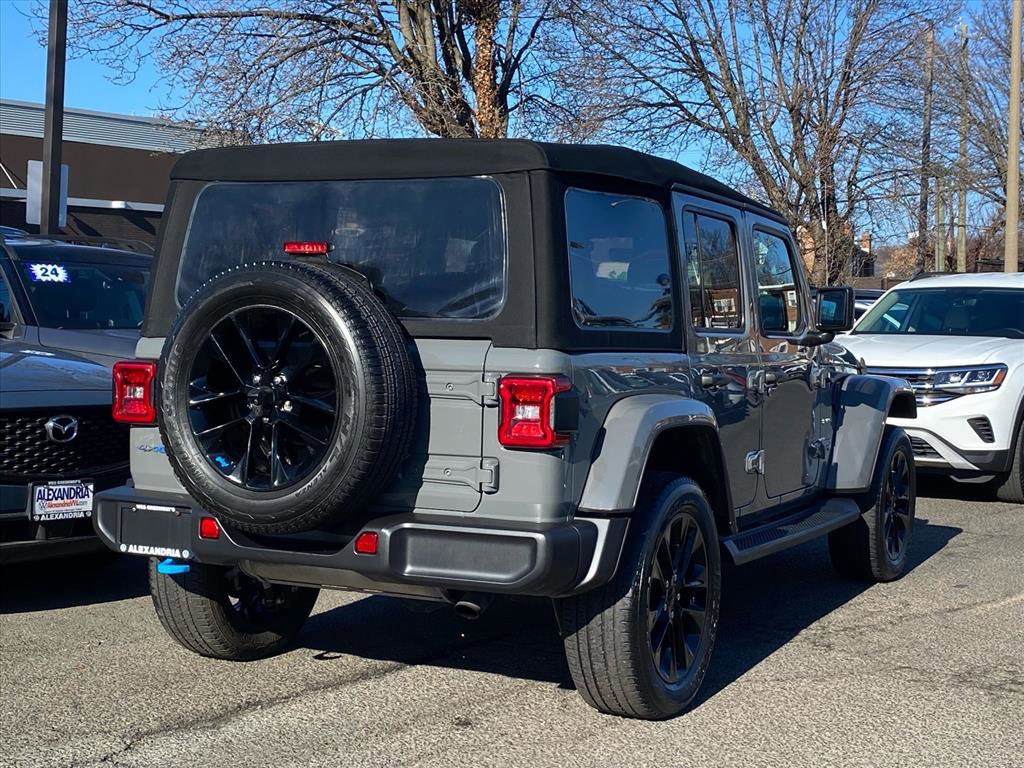 Used 2022 Jeep Wrangler Unlimited Sahara w/ Cold Weather Group image 3