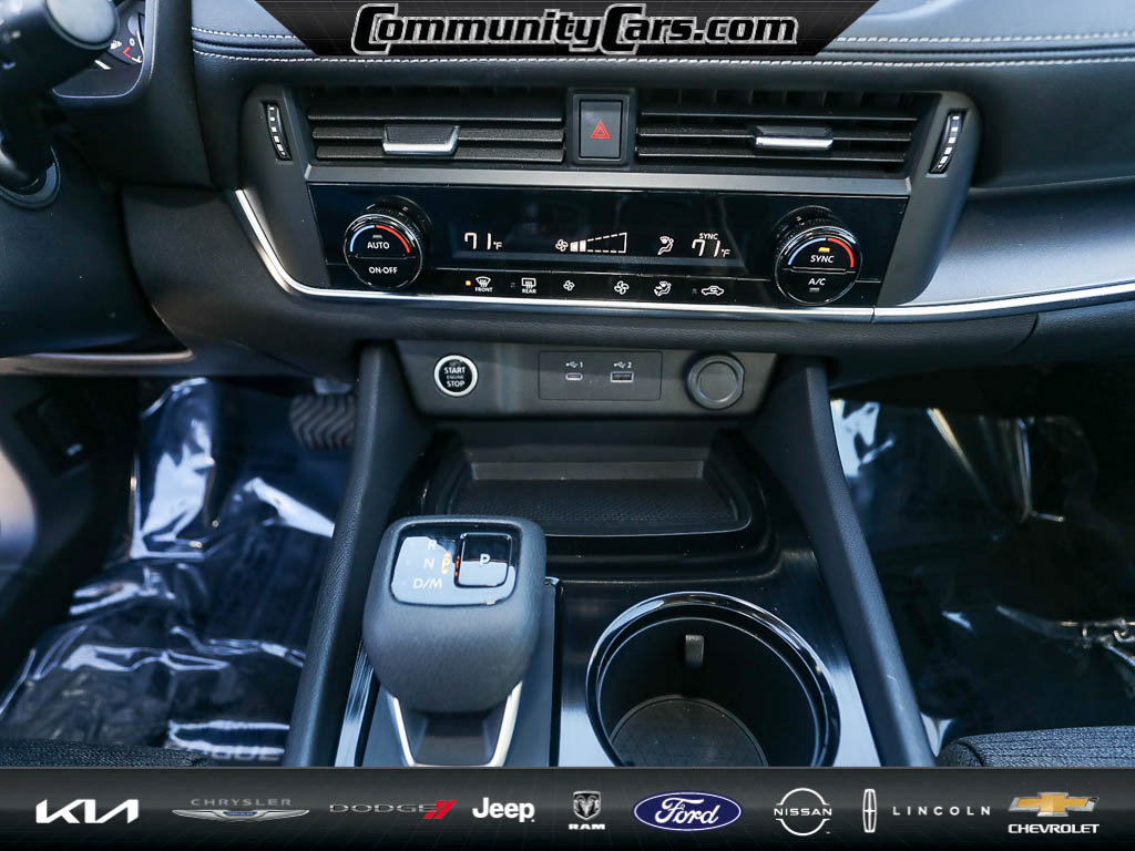 Used 2023 Nissan Rogue SV image 18