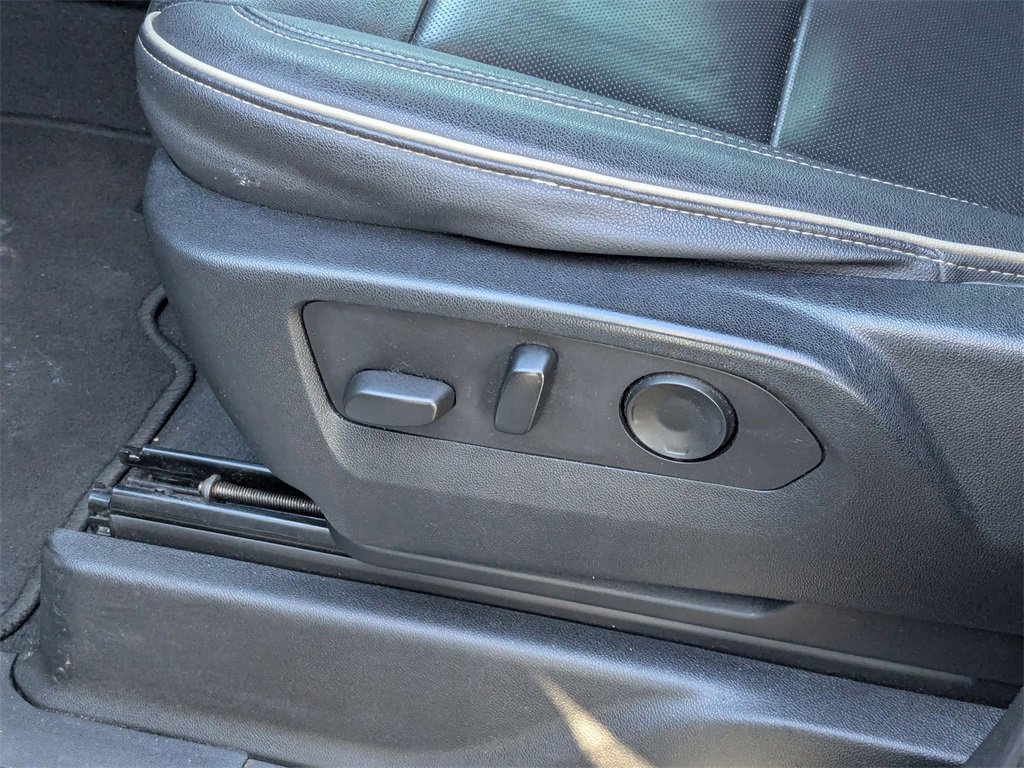 Used 2023 Chevrolet Suburban Premier image 19