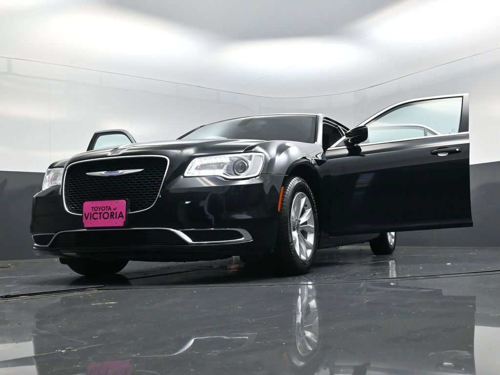Used 2023 Chrysler 300 Touring image 27