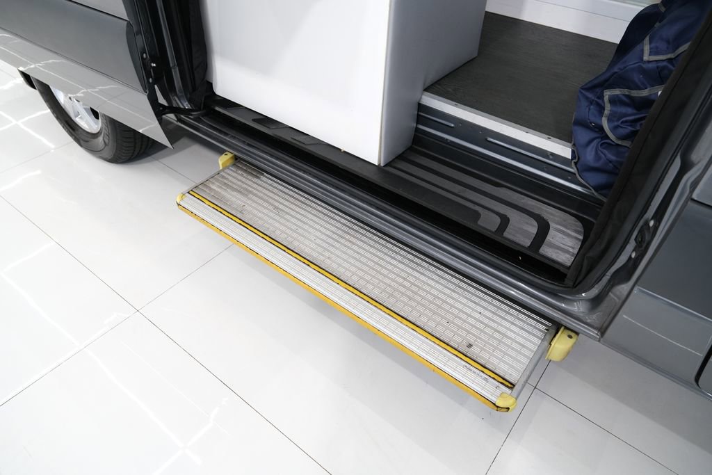 Used 2021 Mercedes-Benz Sprinter 2500 image 24