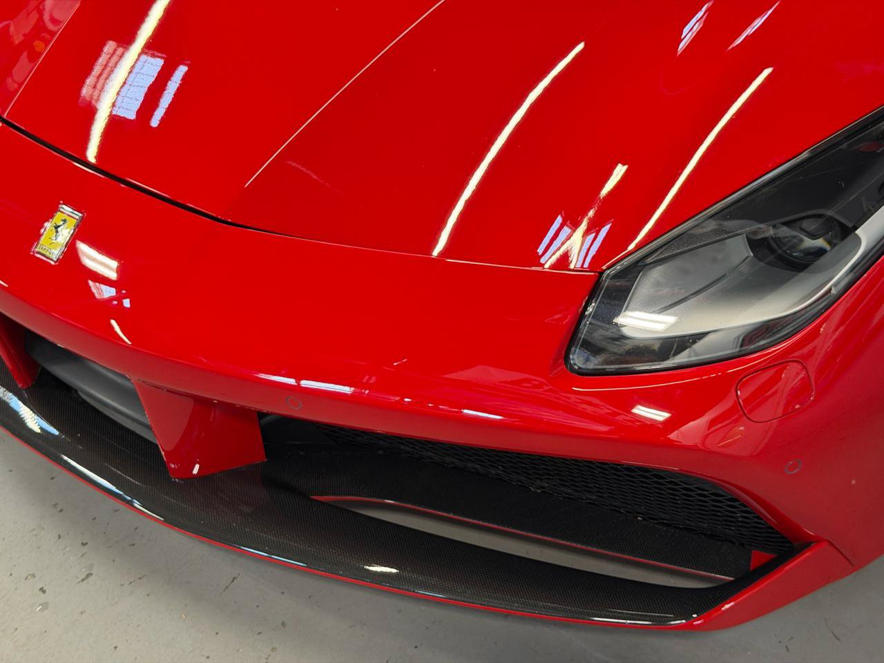 Used 2018 Ferrari 488 GTB RWD image 14