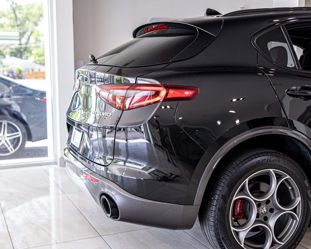 Used 2022 Alfa Romeo Stelvio Ti AWD/4WD image 12