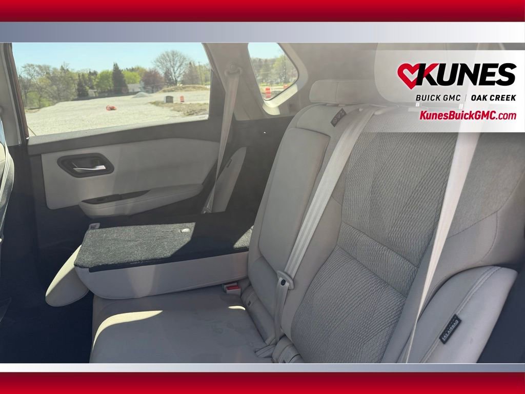 Used 2025 Nissan Rogue SV AWD/4WD image 5