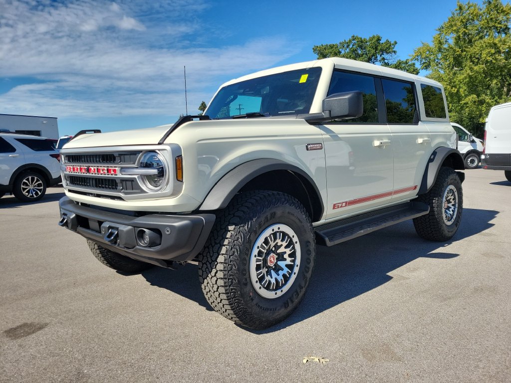 New 2026 Ford Bronco Outer Banks w/ Sasquatch Package AWD/4WD image 2