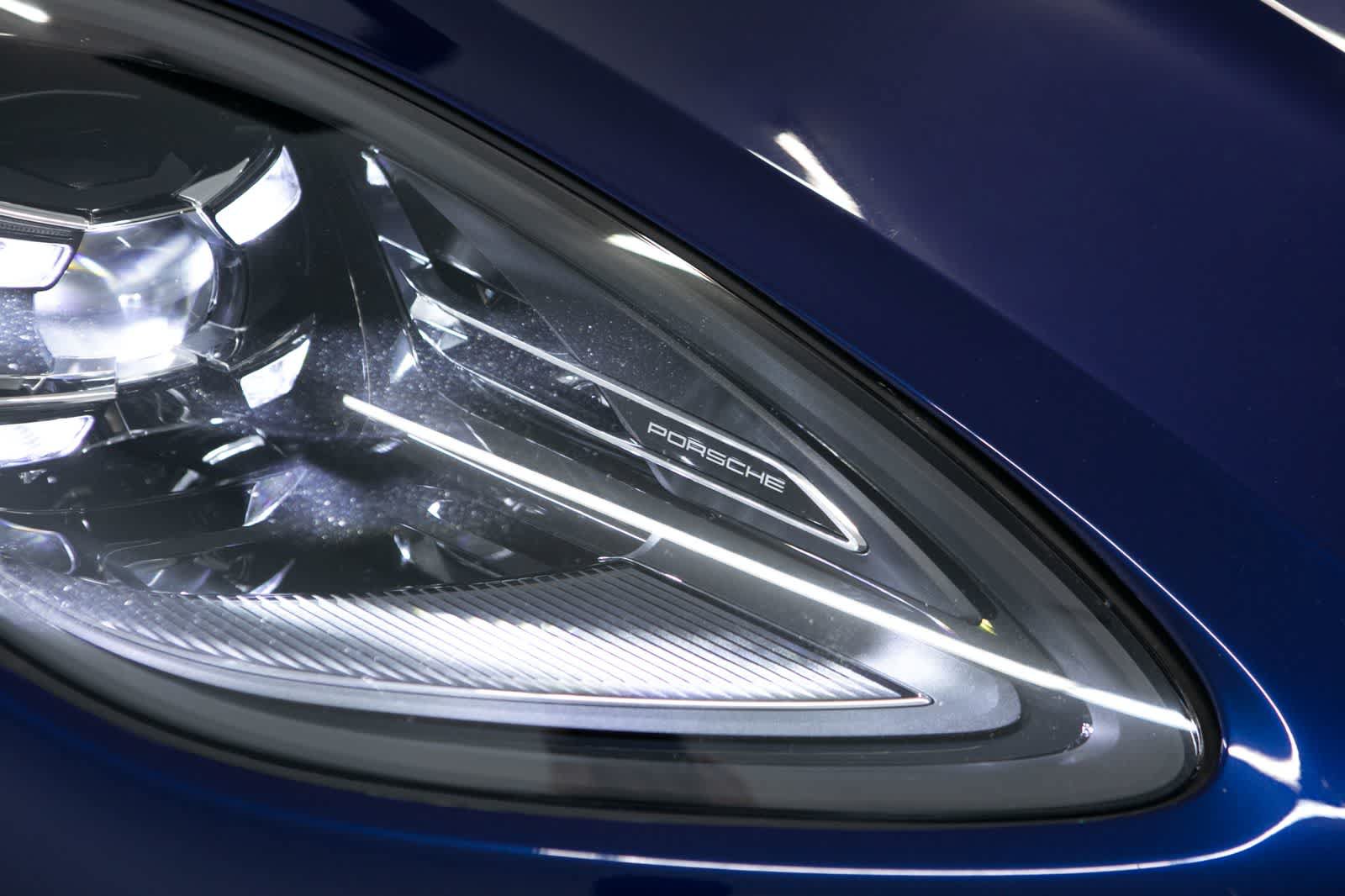 Certified 2024 Porsche Macan AWD/4WD image 16