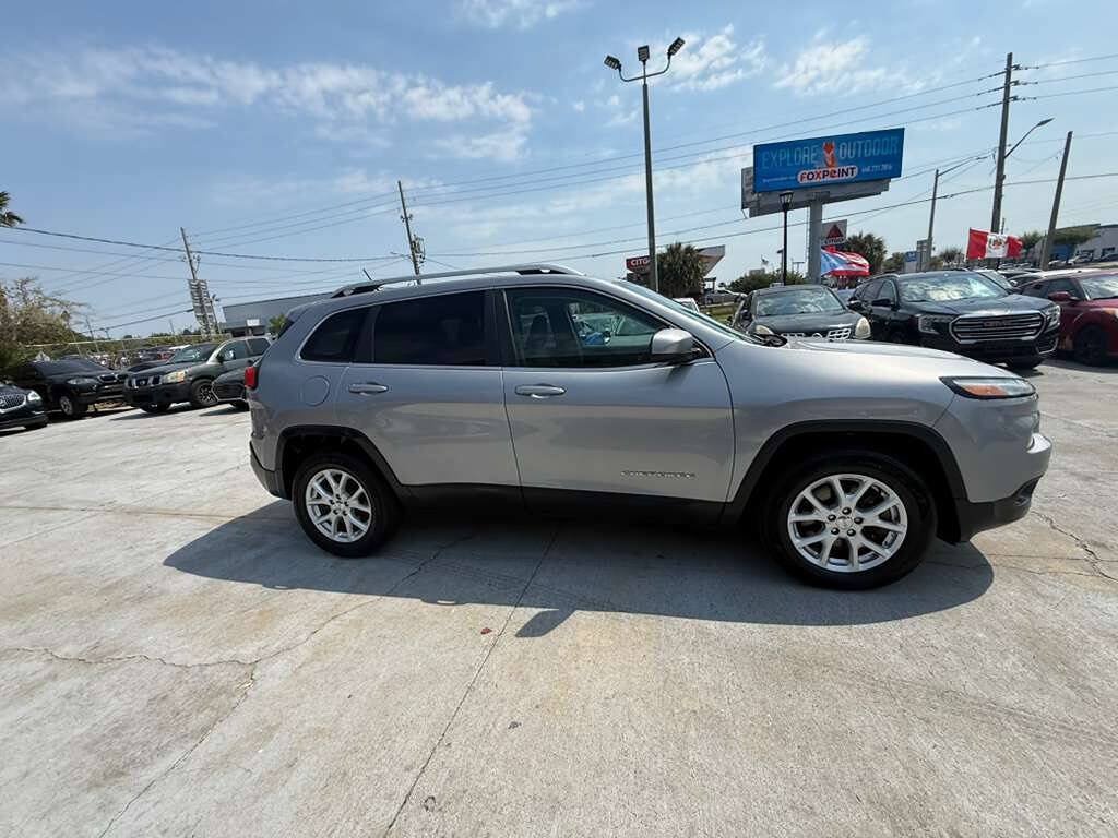 Used 2014 Jeep Cherokee Latitude w/ Cold Weather Group AWD/4WD image 3