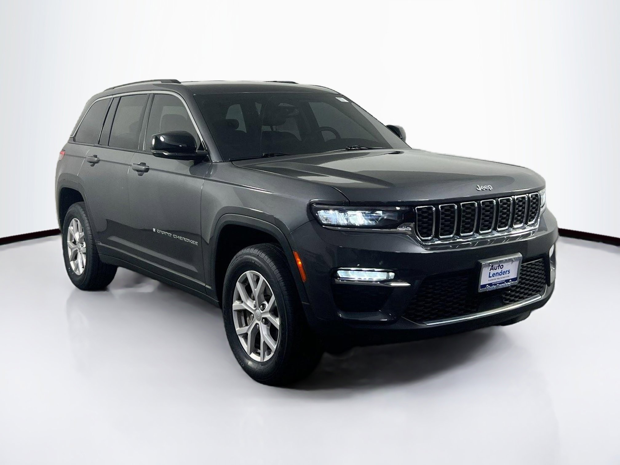 Used 2022 Jeep Grand Cherokee Limited image 3