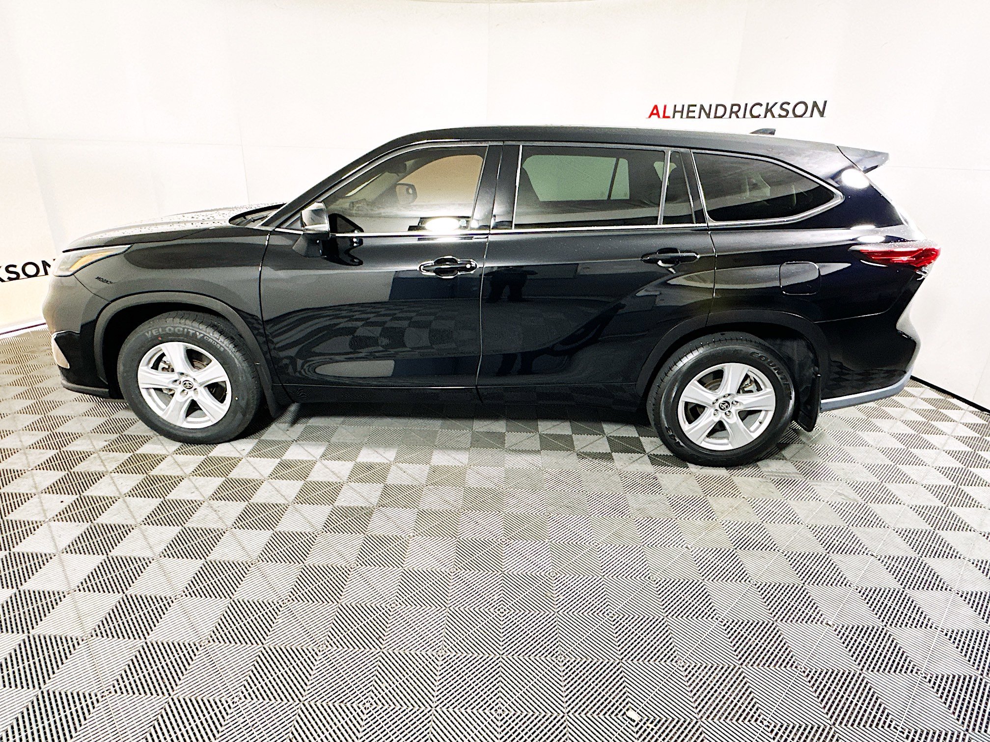 Used 2021 Toyota Highlander L image 6