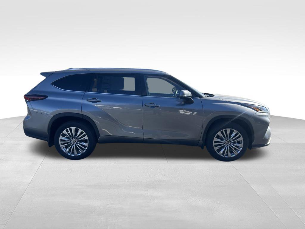 New 2026 Toyota Highlander Platinum AWD/4WD image 6