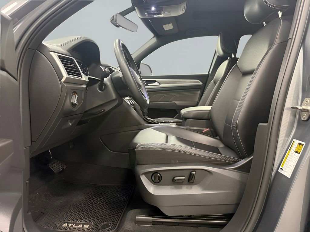 Used 2022 Volkswagen Atlas Cross Sport SE w/ Panoramic Sunroof Package FWD image 13