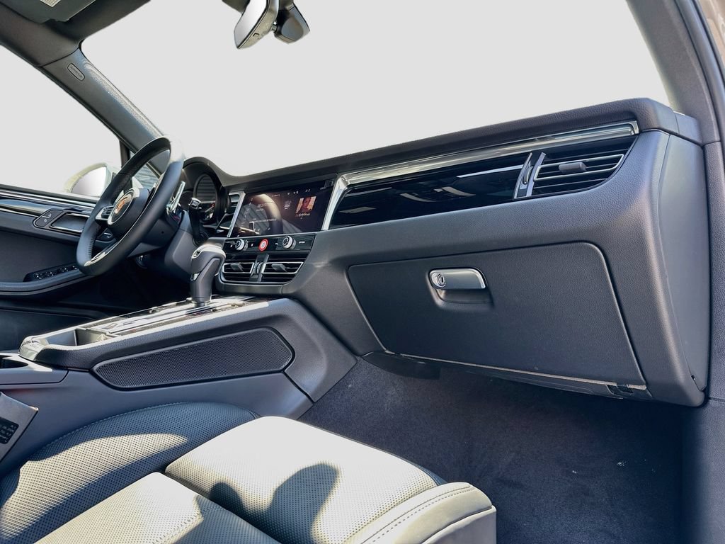 New 2026 Porsche Macan AWD/4WD image 31