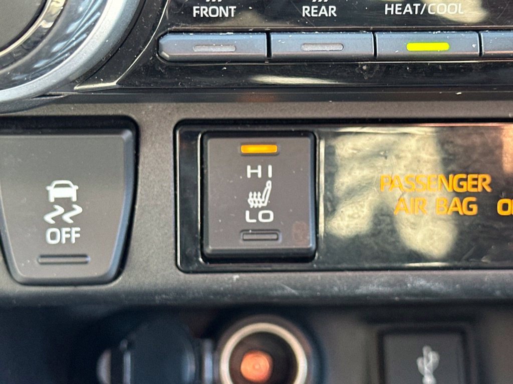 Used 2022 Toyota RAV4 XLE Premium AWD/4WD image 6
