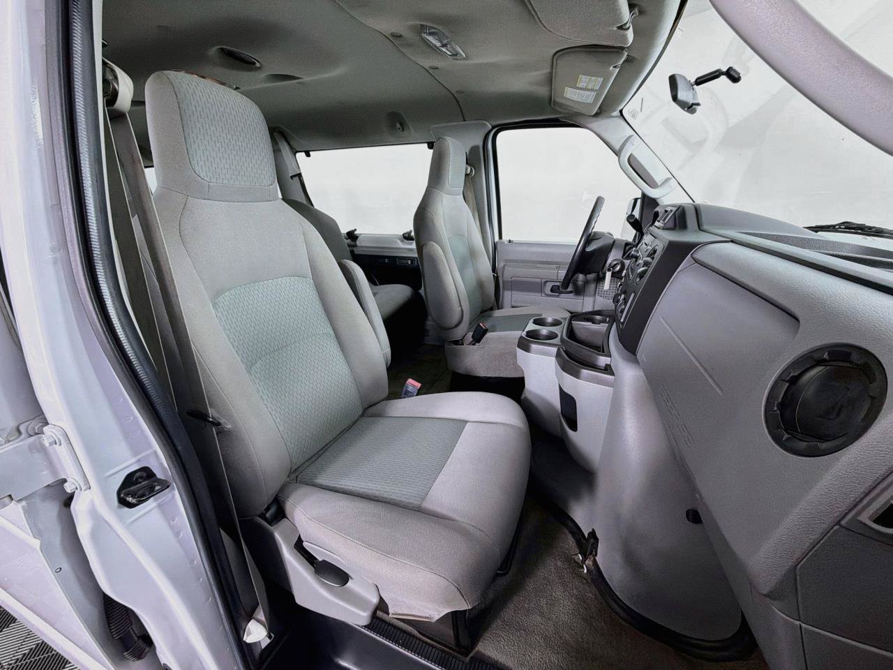 Used 2014 Ford E-350 and Econoline 350 XLT RWD image 30