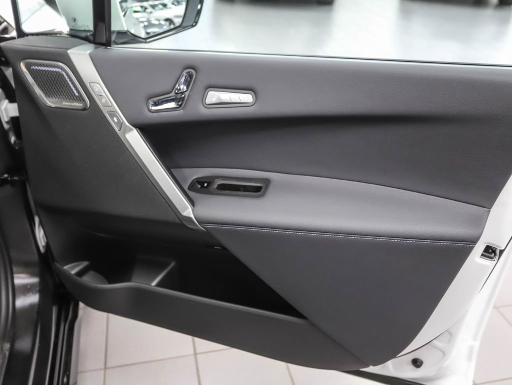 Used 2025 BMW iX M60 w/ Luxury Package image 27