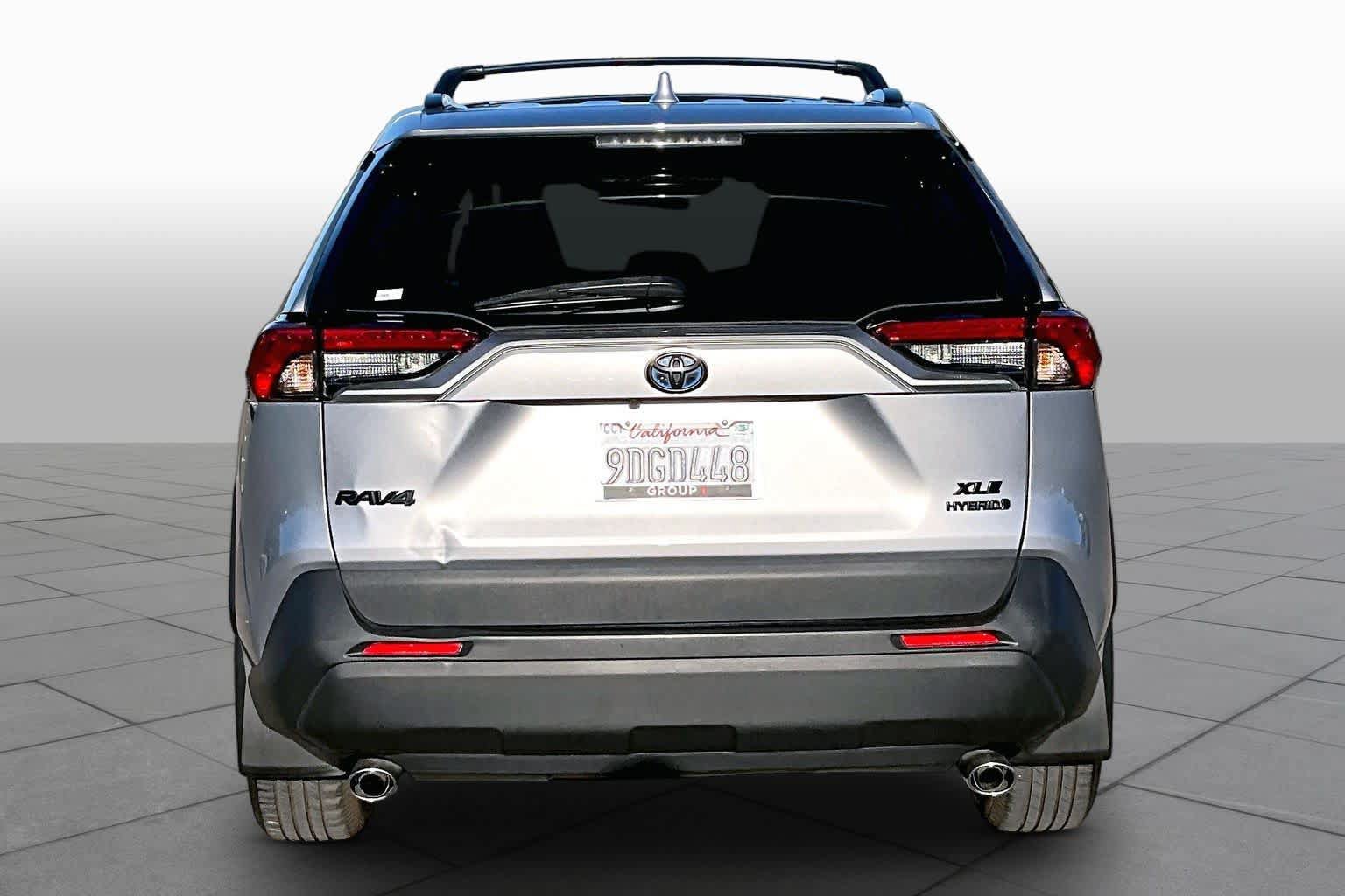 Used 2022 Toyota RAV4 XLE AWD/4WD image 4