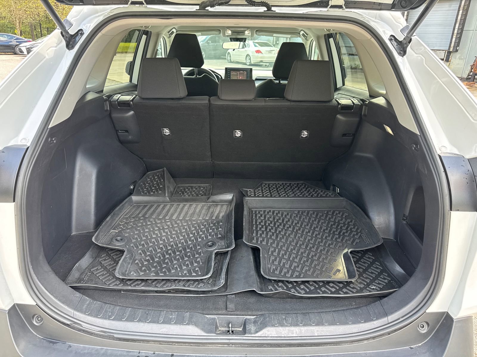 Used 2022 Toyota RAV4 LE image 18