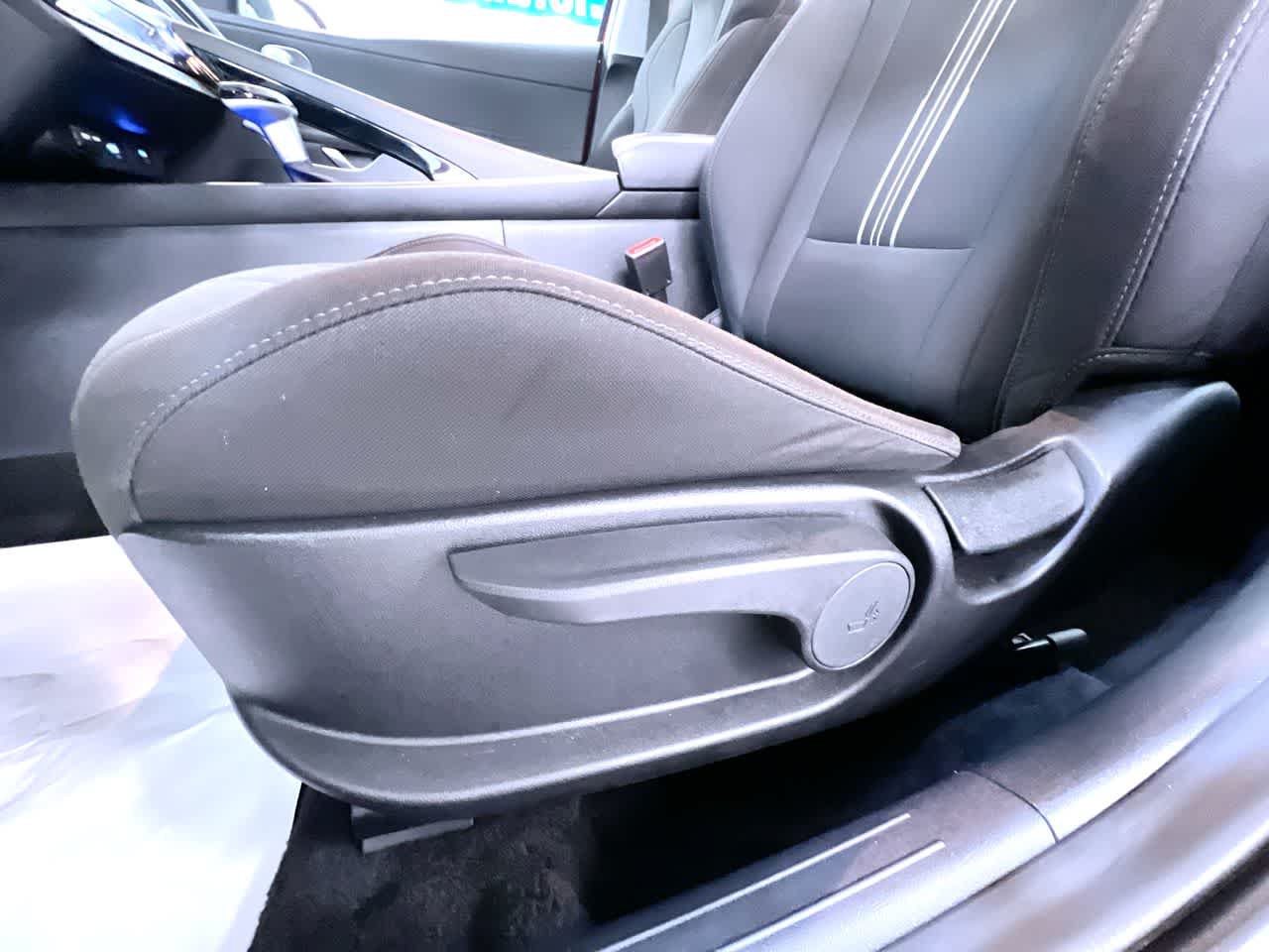 Used 2025 Hyundai Elantra SEL FWD image 13