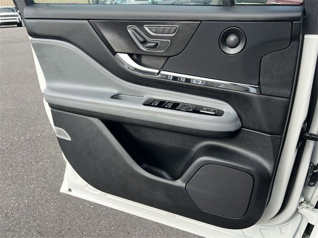 Used 2020 Lincoln Corsair Reserve w/ Equipment Group 201A image 28