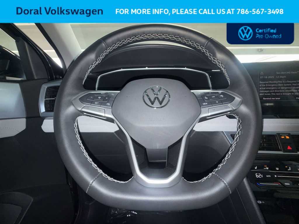 Used 2025 Volkswagen Taos SE FWD image 15
