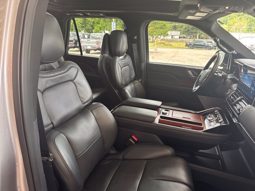 Used 2024 Lincoln Navigator Reserve AWD/4WD image 23
