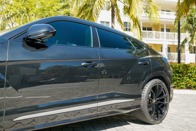 Used 2022 Lamborghini Urus image 12