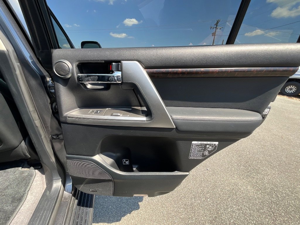 Used 2013 Toyota Land Cruiser image 29
