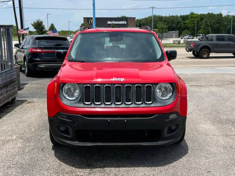 Used 2015 Jeep Renegade Latitude FWD image 3