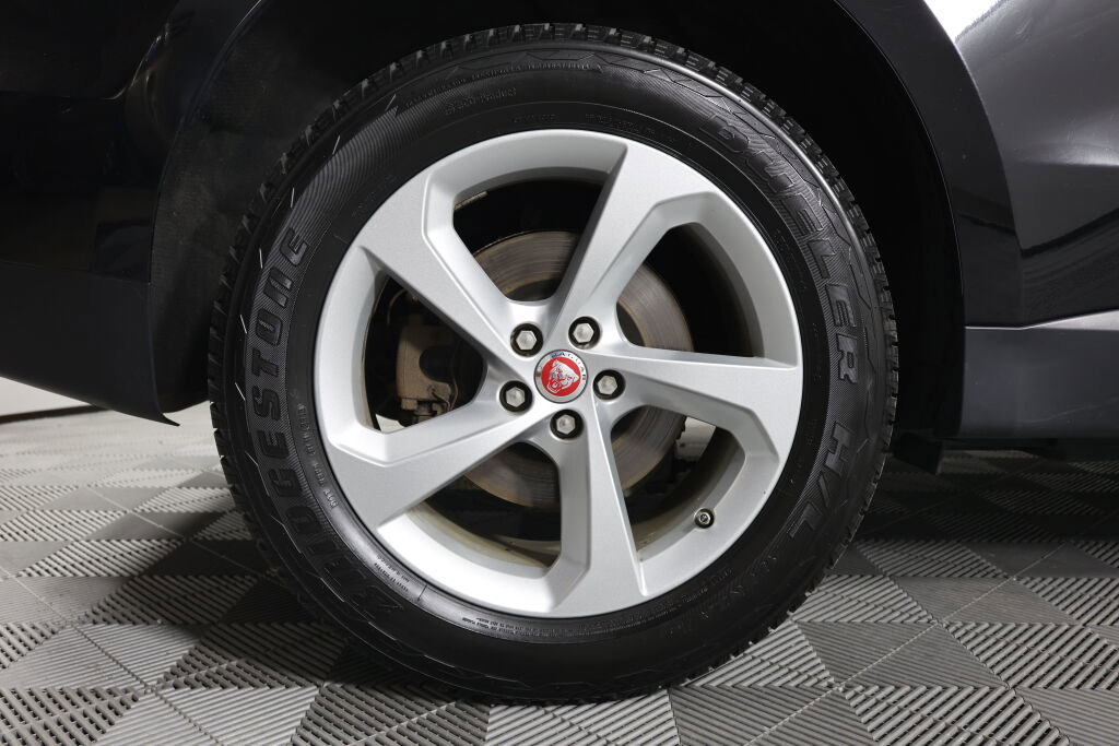 Used 2017 Jaguar F-PACE Premium image 7