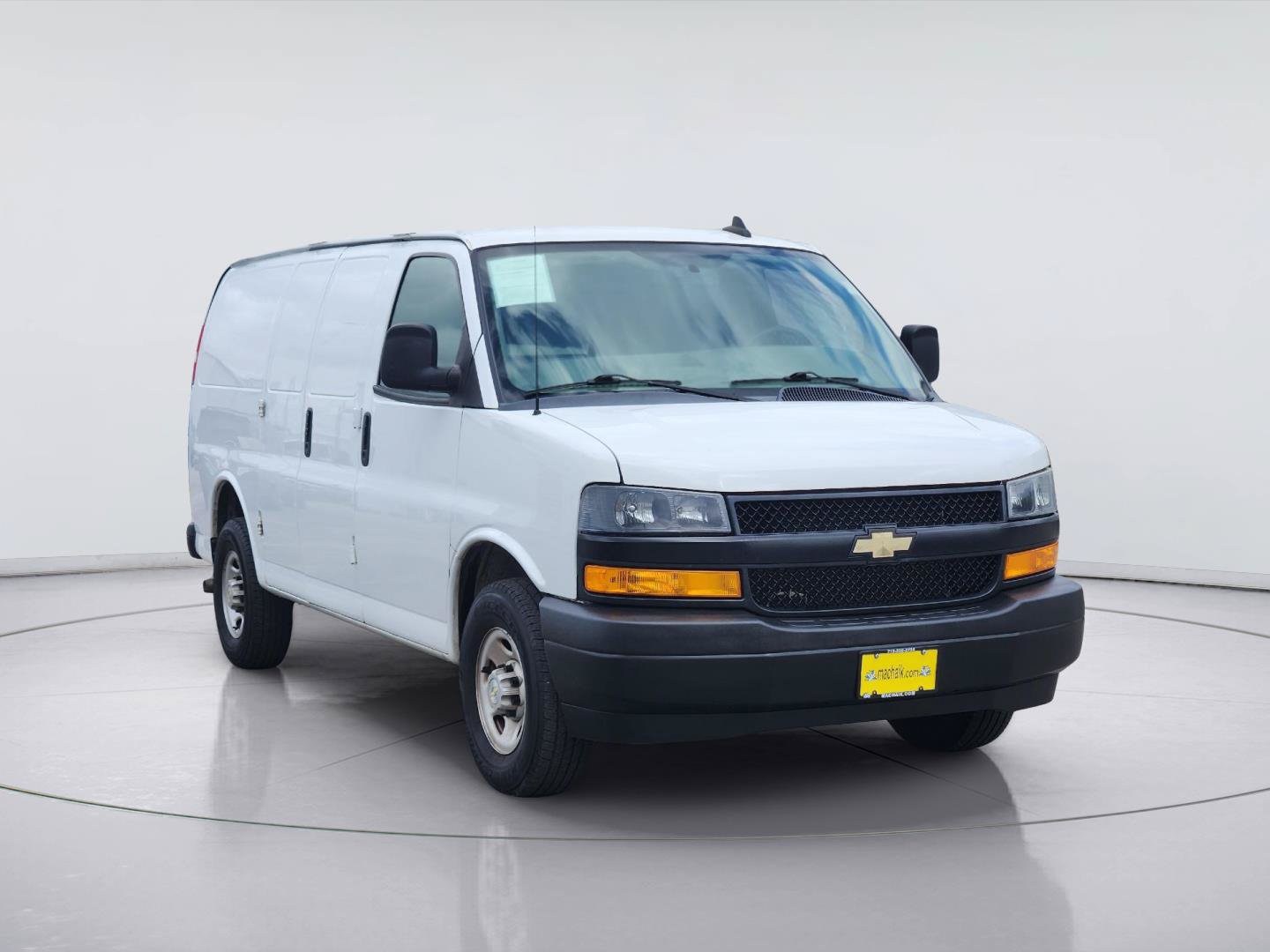 Used 2022 Chevrolet Express 2500 w/ Driver Convenience Package RWD image 3