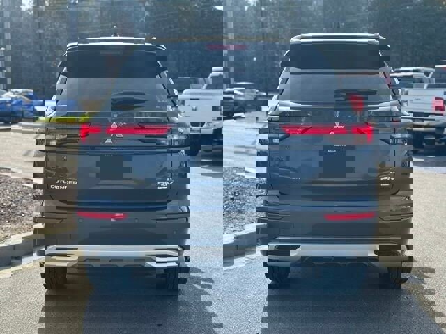 Used 2025 Mitsubishi Outlander SEL image 9