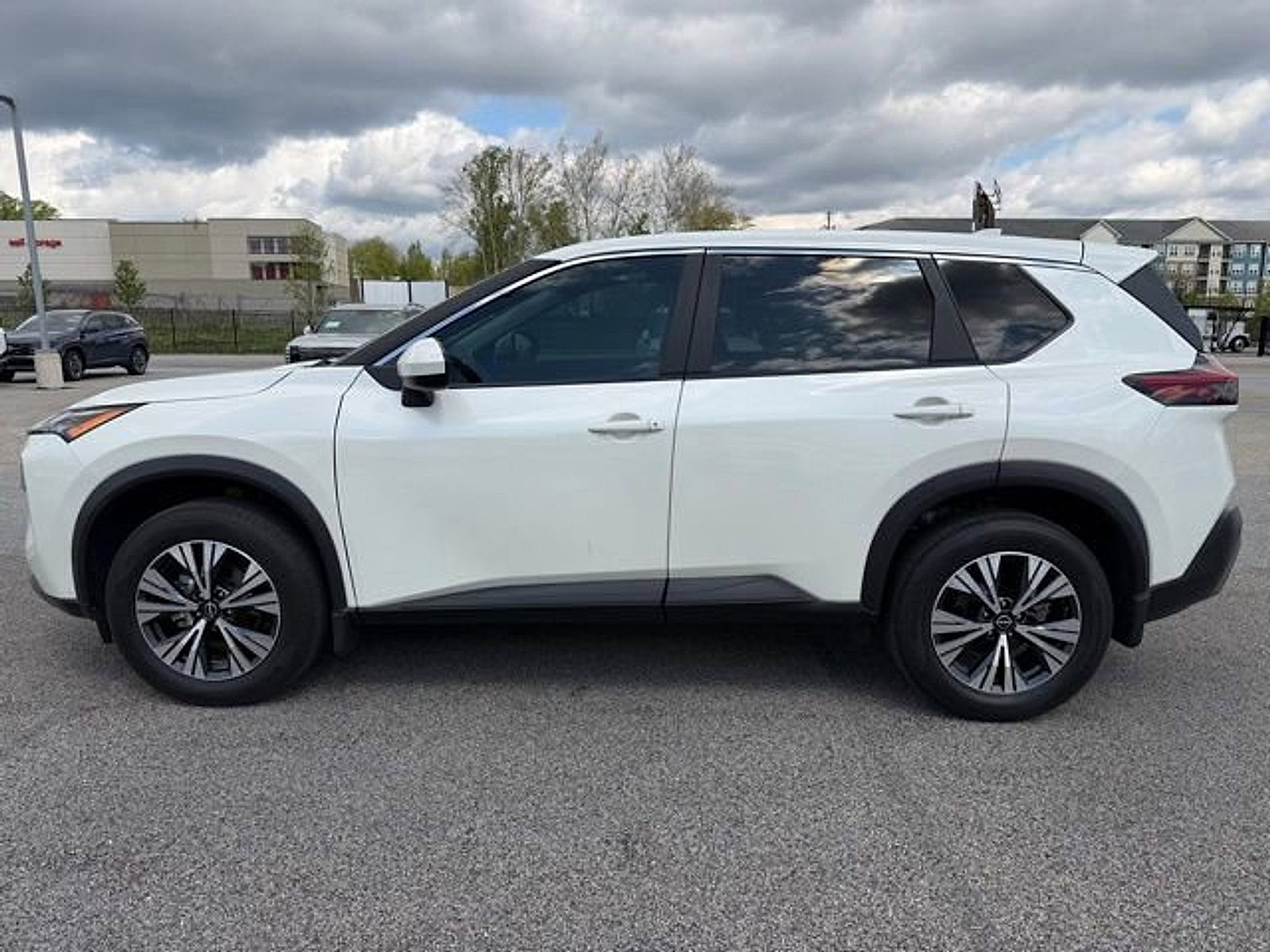 Used 2023 Nissan Rogue SV AWD/4WD image 4