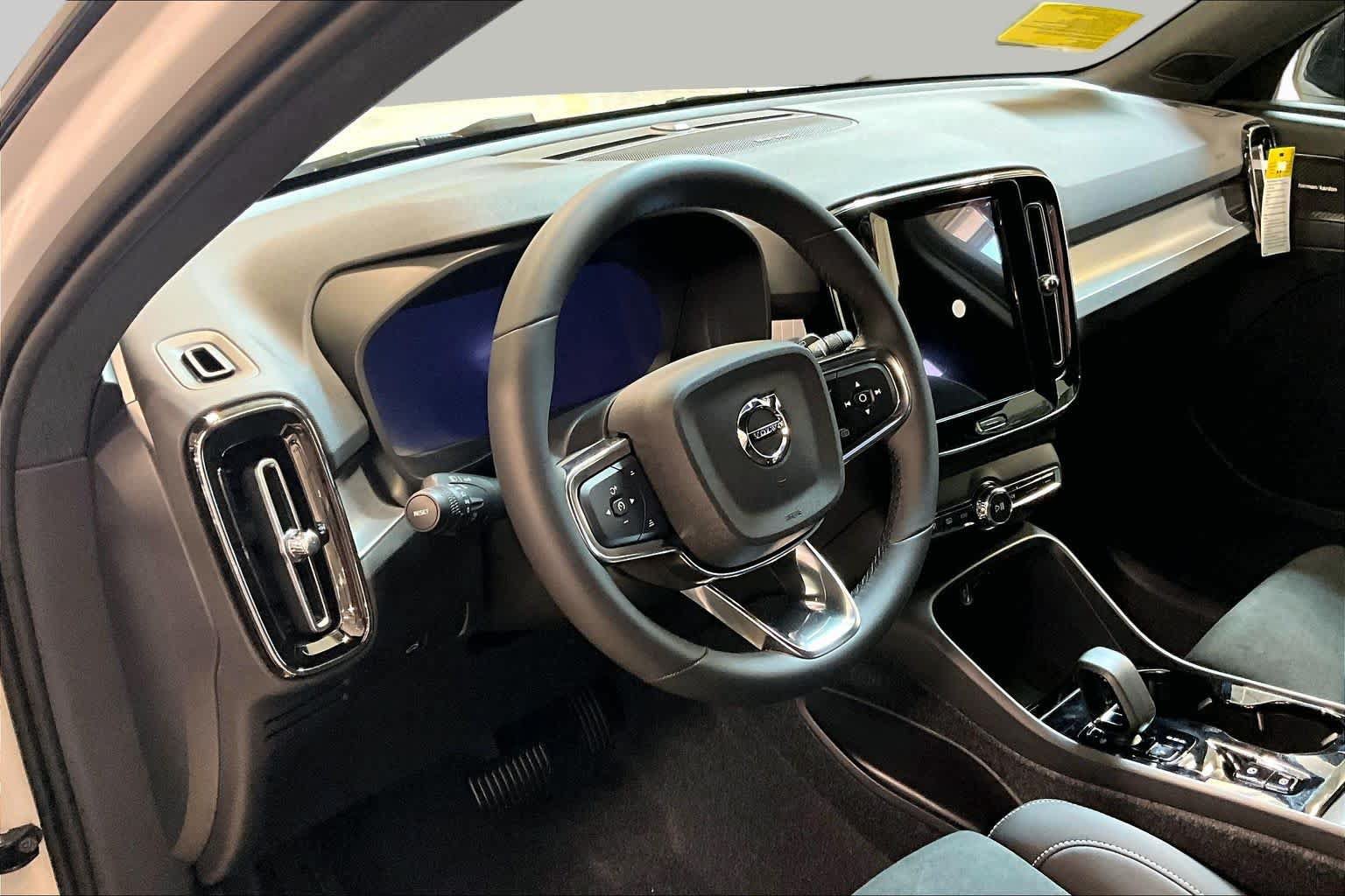 New 2026 Volvo XC40 B5 Ultra w/ Protection Package Premier AWD/4WD image 9