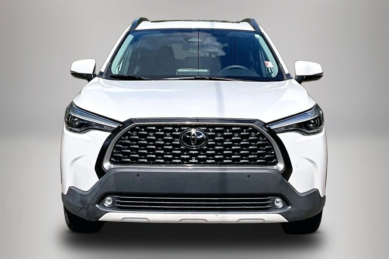 Used 2023 Toyota Corolla Cross XLE w/ Convenience Package FWD image 3
