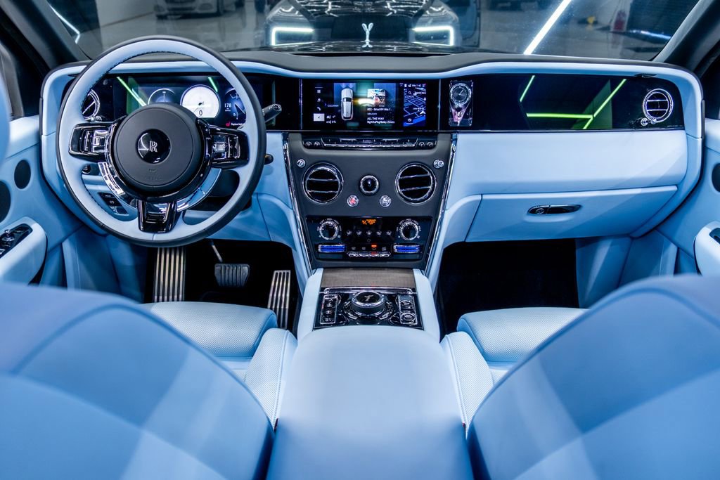 Used 2025 Rolls-Royce Cullinan image 28