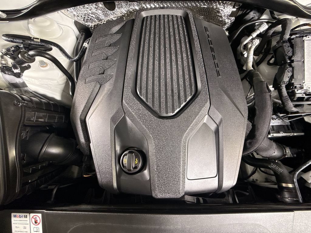 Certified 2023 Porsche Macan AWD/4WD image 27