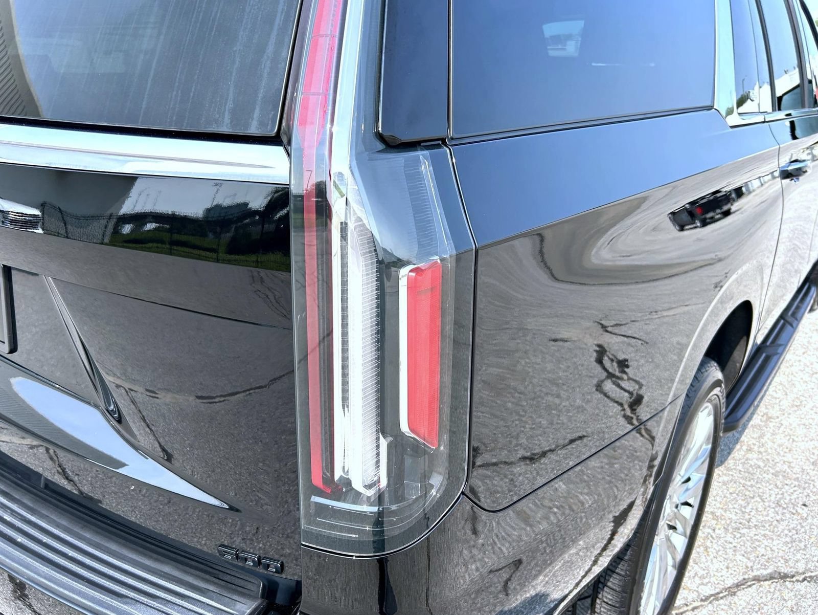 Used 2023 Cadillac Escalade ESV Premium Luxury AWD/4WD image 11