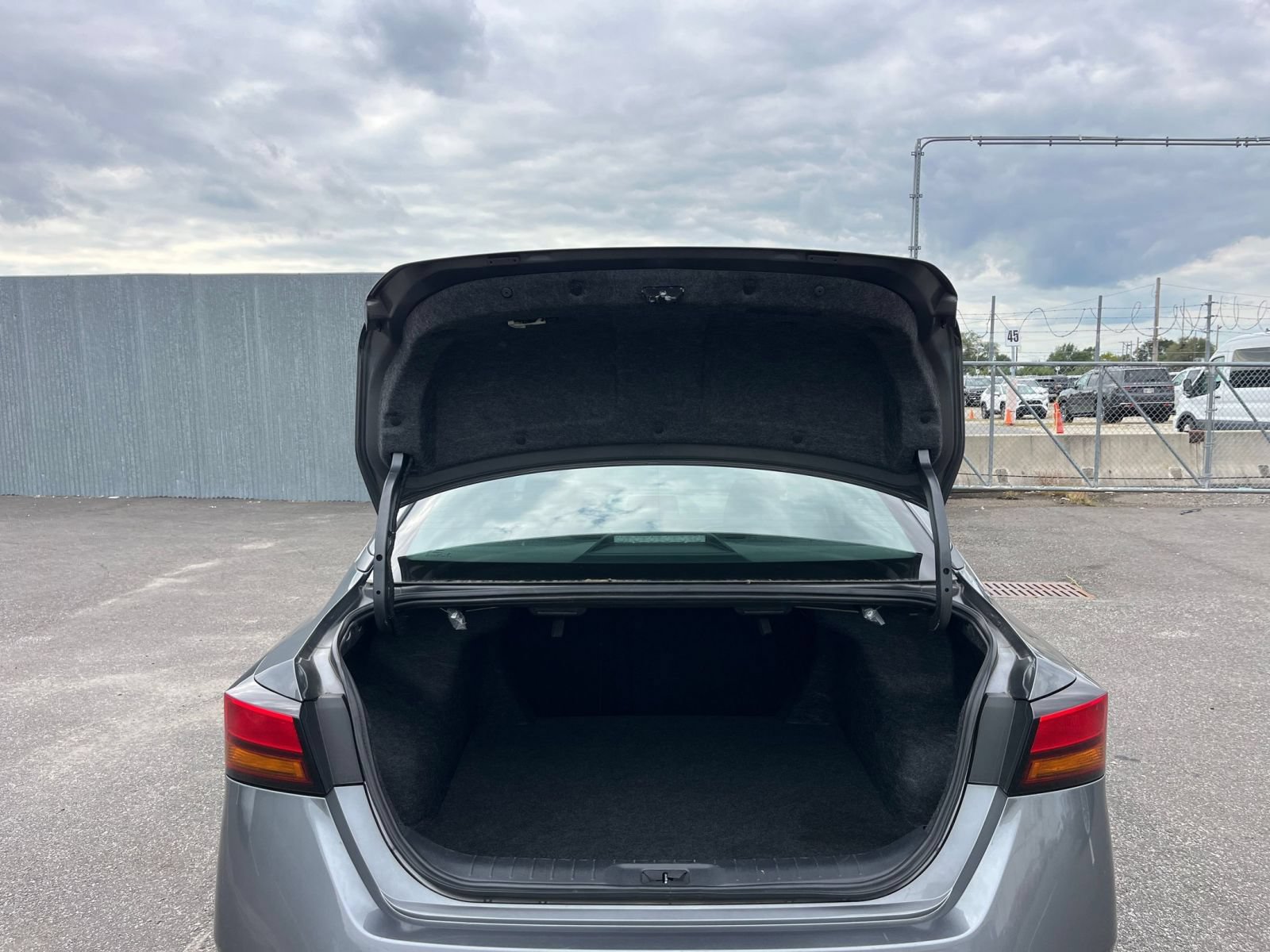 Used 2025 Nissan Altima 2.5 SV FWD image 31