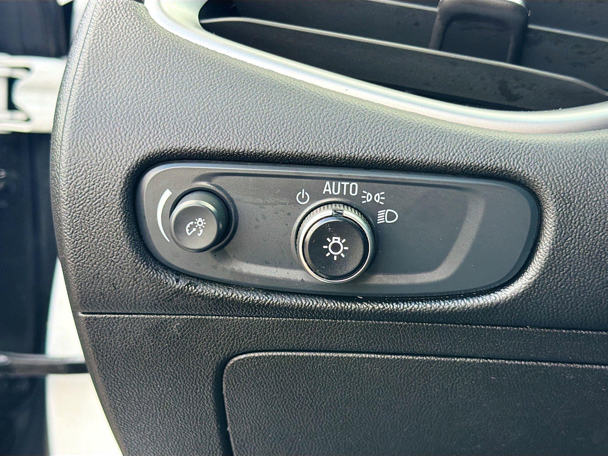 Used 2025 Chevrolet Malibu LT image 33