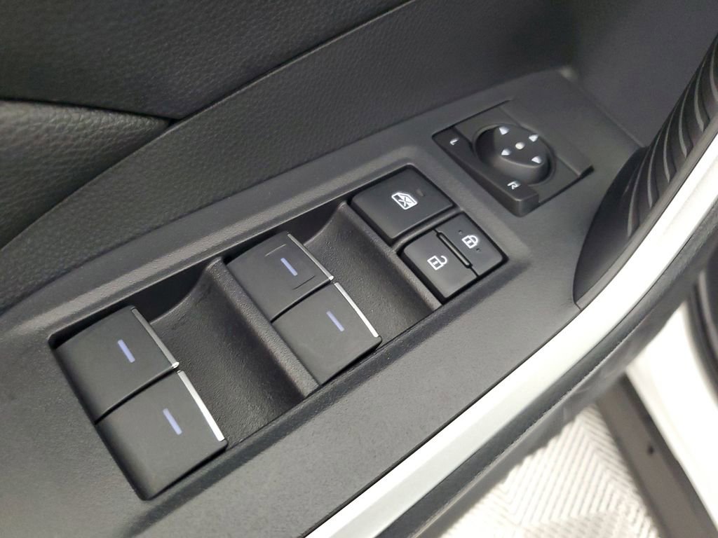 Used 2025 Toyota RAV4 XLE image 19