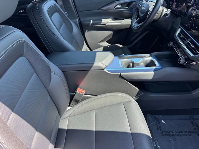 Certified 2025 Chevrolet Equinox EV LT w/ Convenience Package image 8