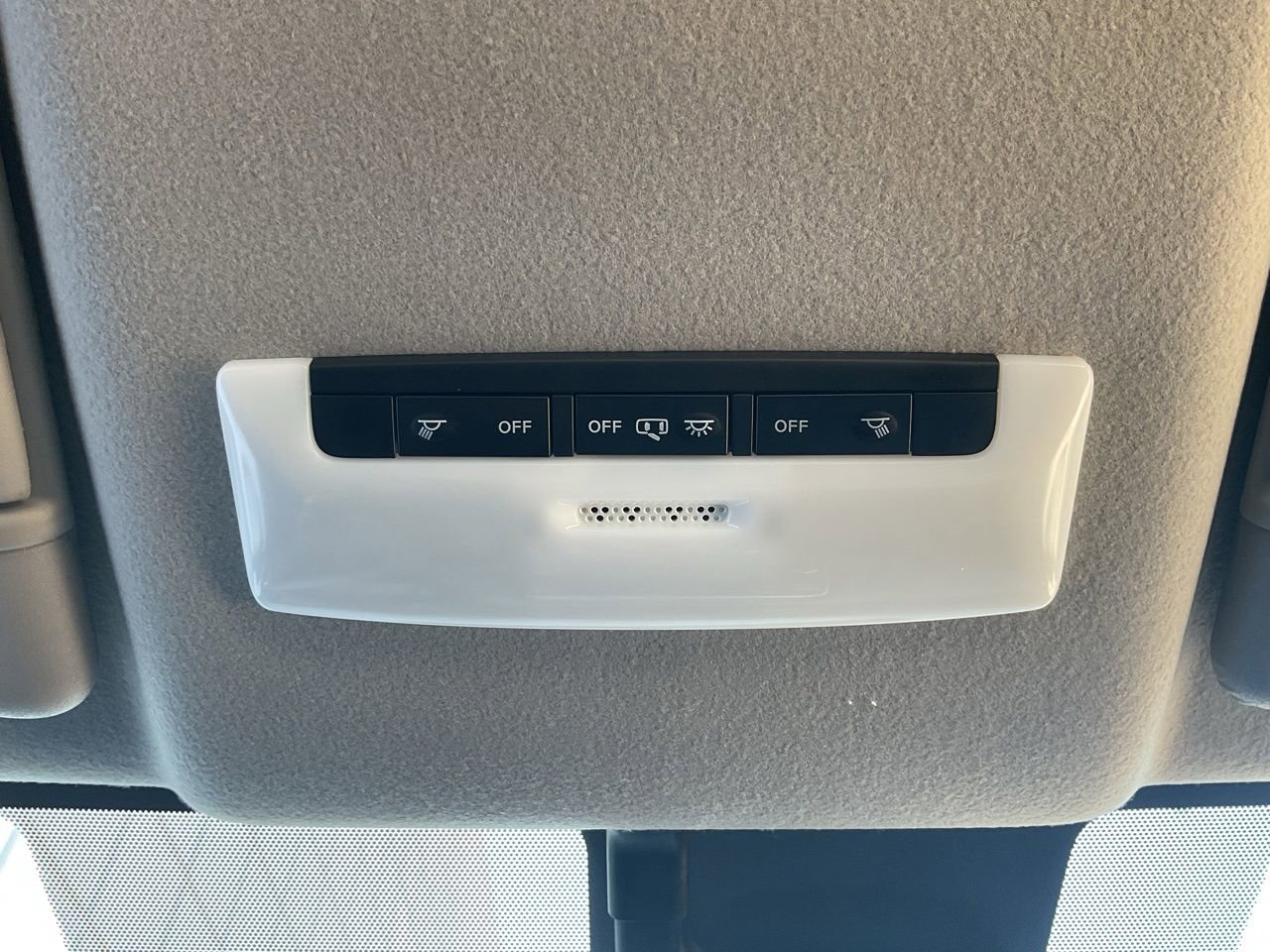 Used 2025 Nissan Versa SV FWD image 16